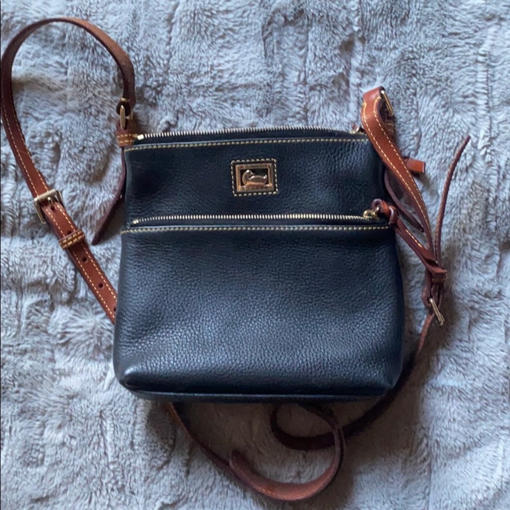 VINTAGE Dooney & Bourke cross body bag